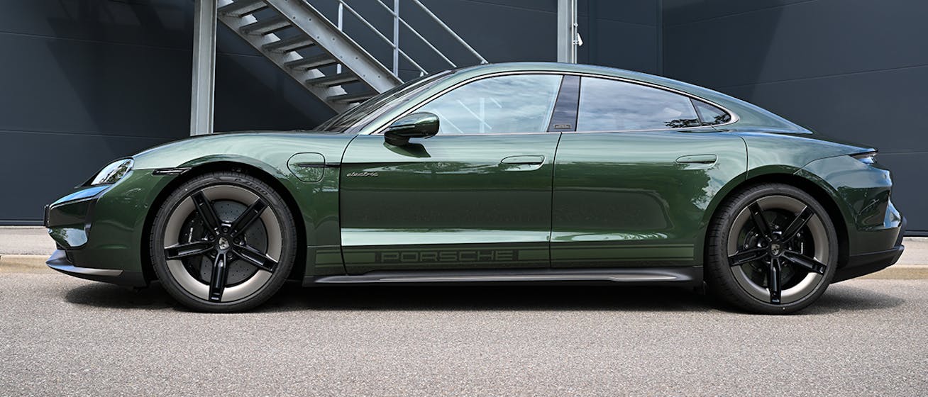 Porsche Taycan Turbo K-Edition in Oak Green Metallic