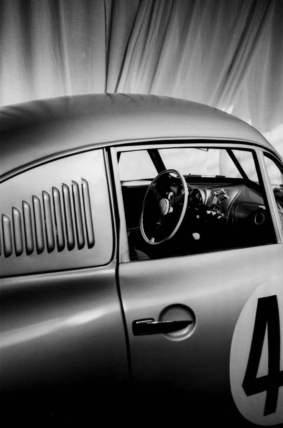 Image 4 Side view interior Porsche 356 SL