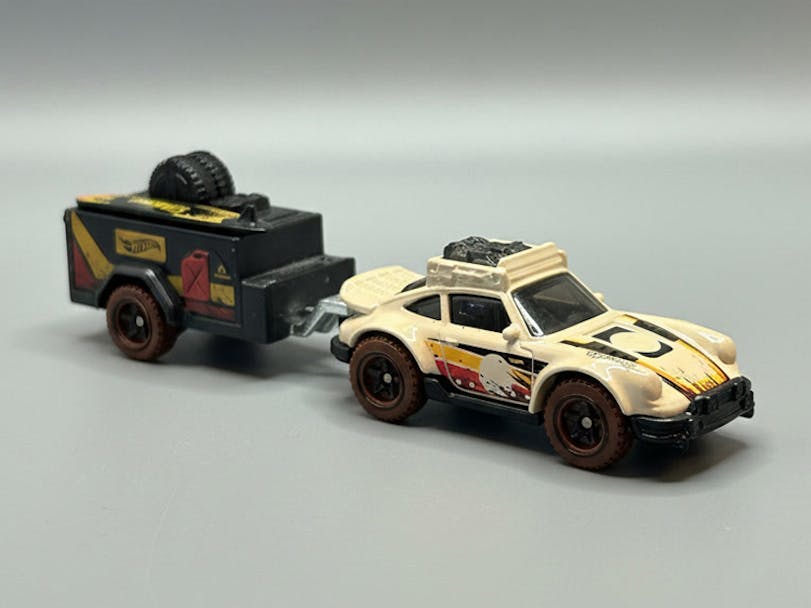 Hot Wheels Porsche off-roader with trailer