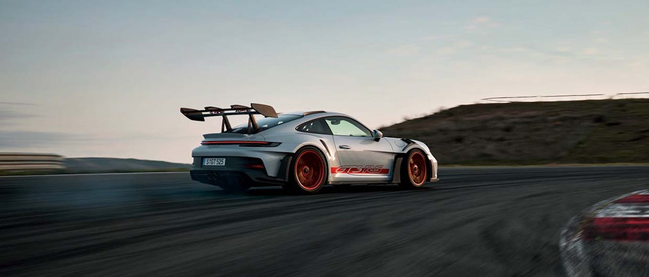 Porsche 911 GT3 RS driving track wallpapers 