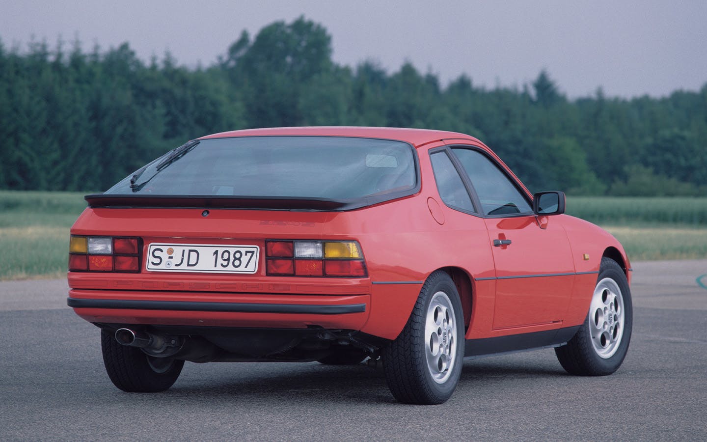 Porsche 924 MY 1987 rear three-quarter view