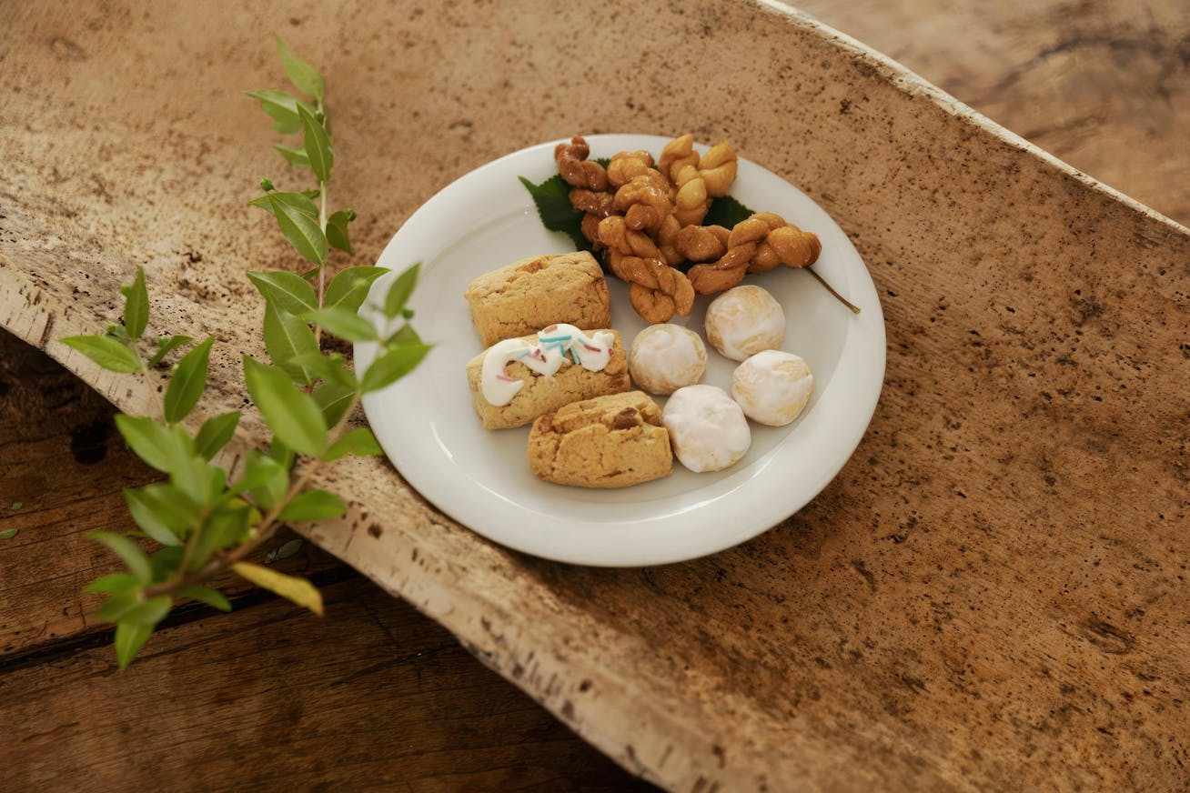 Porsche Travel Experience_plate showing a number of Corsican specialities