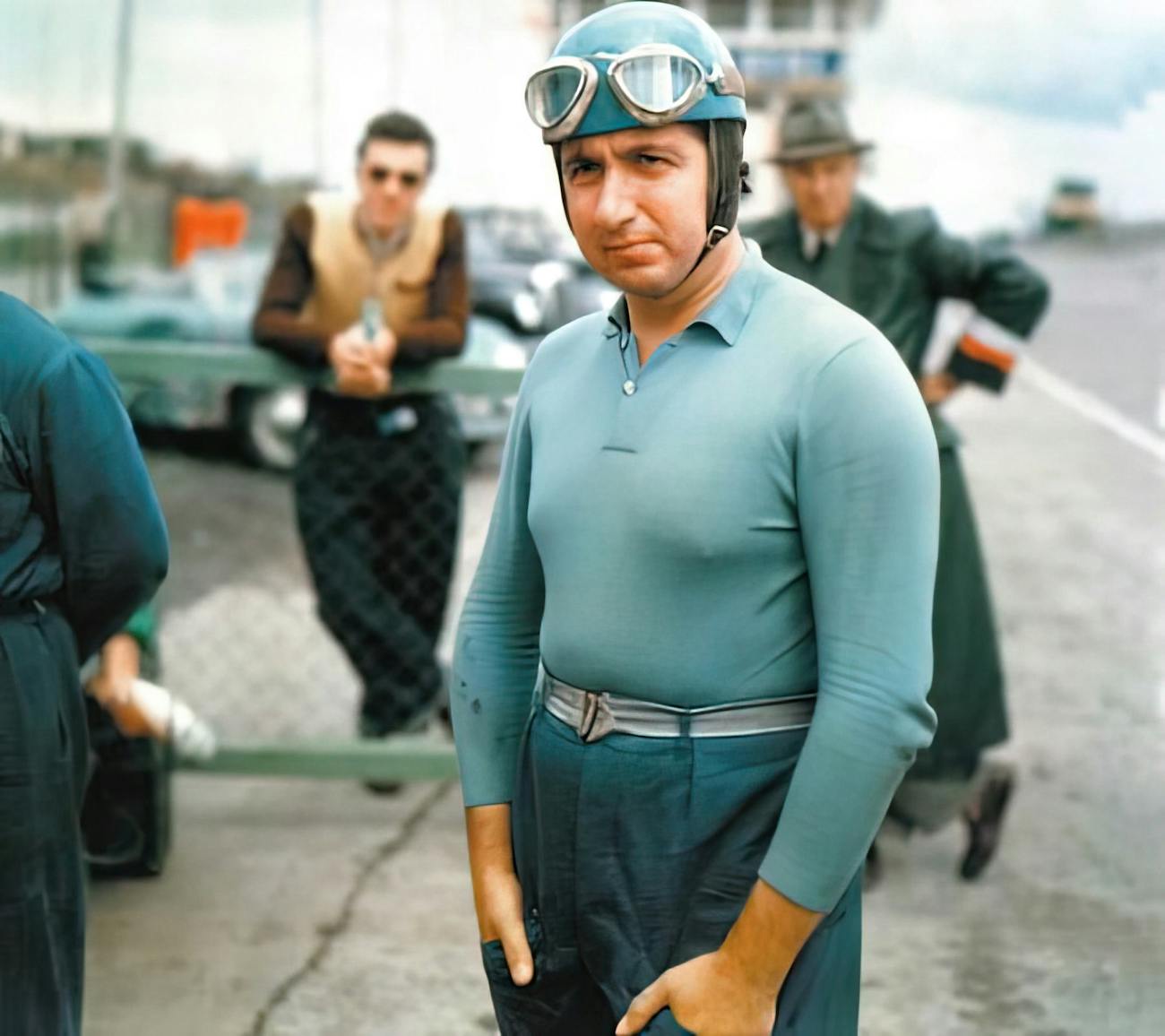 Alberto Ascari in light blue driver's clothing and helmet