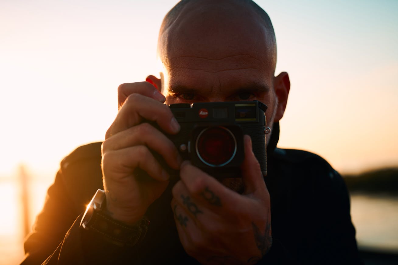 Bart Kuykens in action with his favourite camera: a Leica M-A