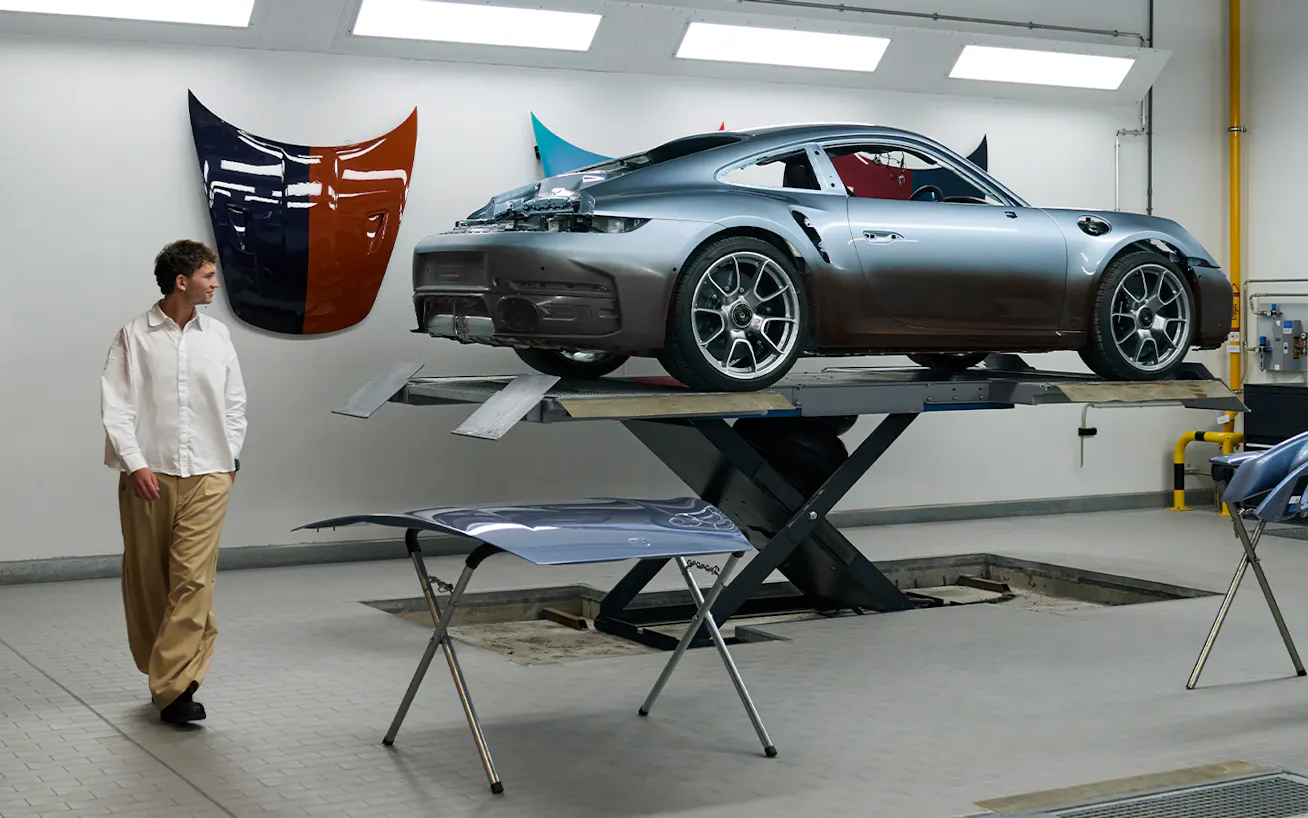Porsche 911 Turbo S Land Down Under_at Sonderwunsch Manufaktur in Zuffenhausen_with artist Werner Bronkhorst