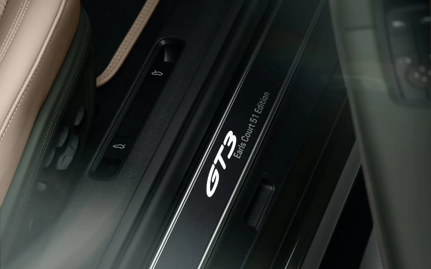 content-006-Illuminated door sill guard in Porsche 911 GT3 Earls Court 51 Edition