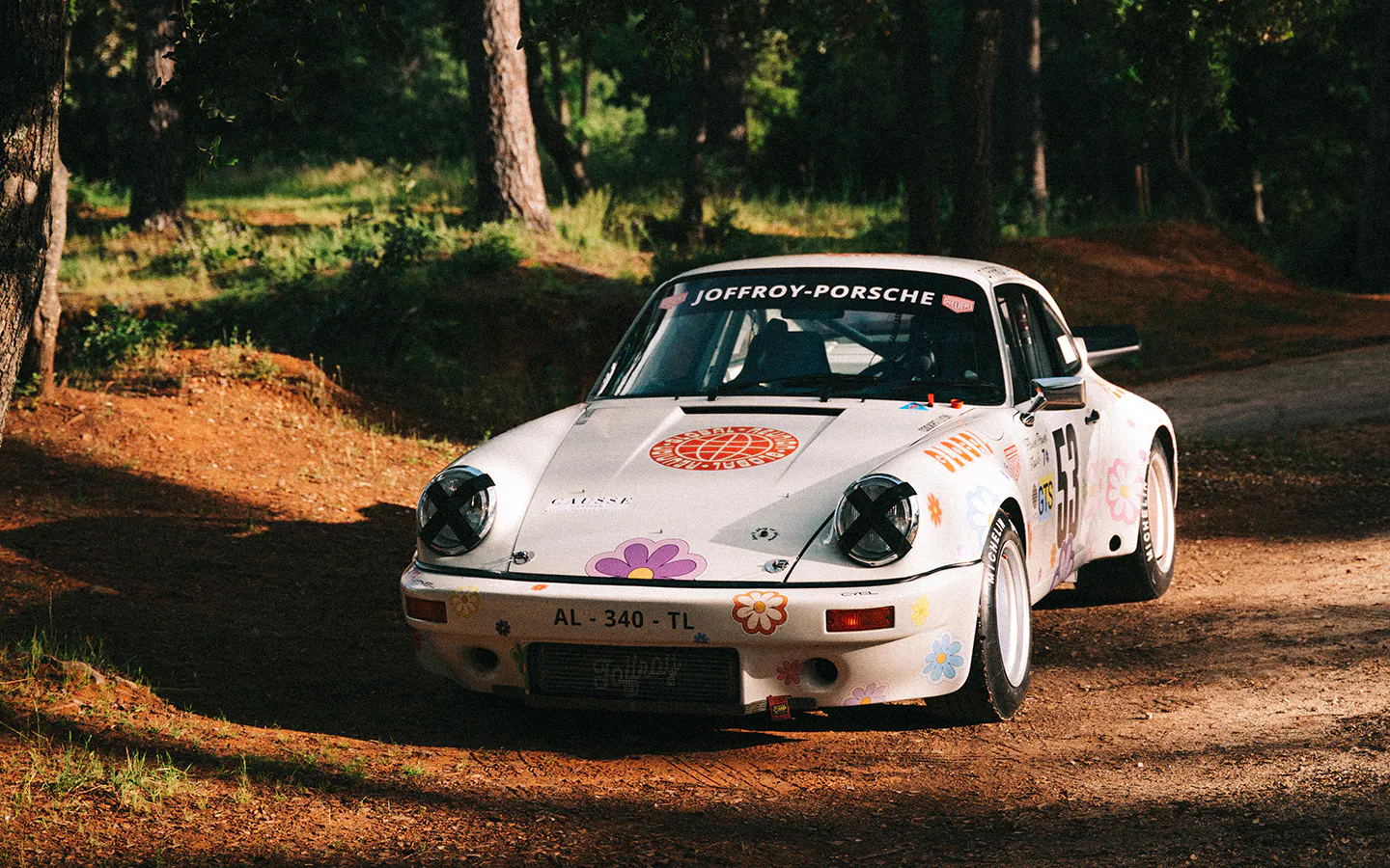 flower様 The Porsche art car inspired by flower power