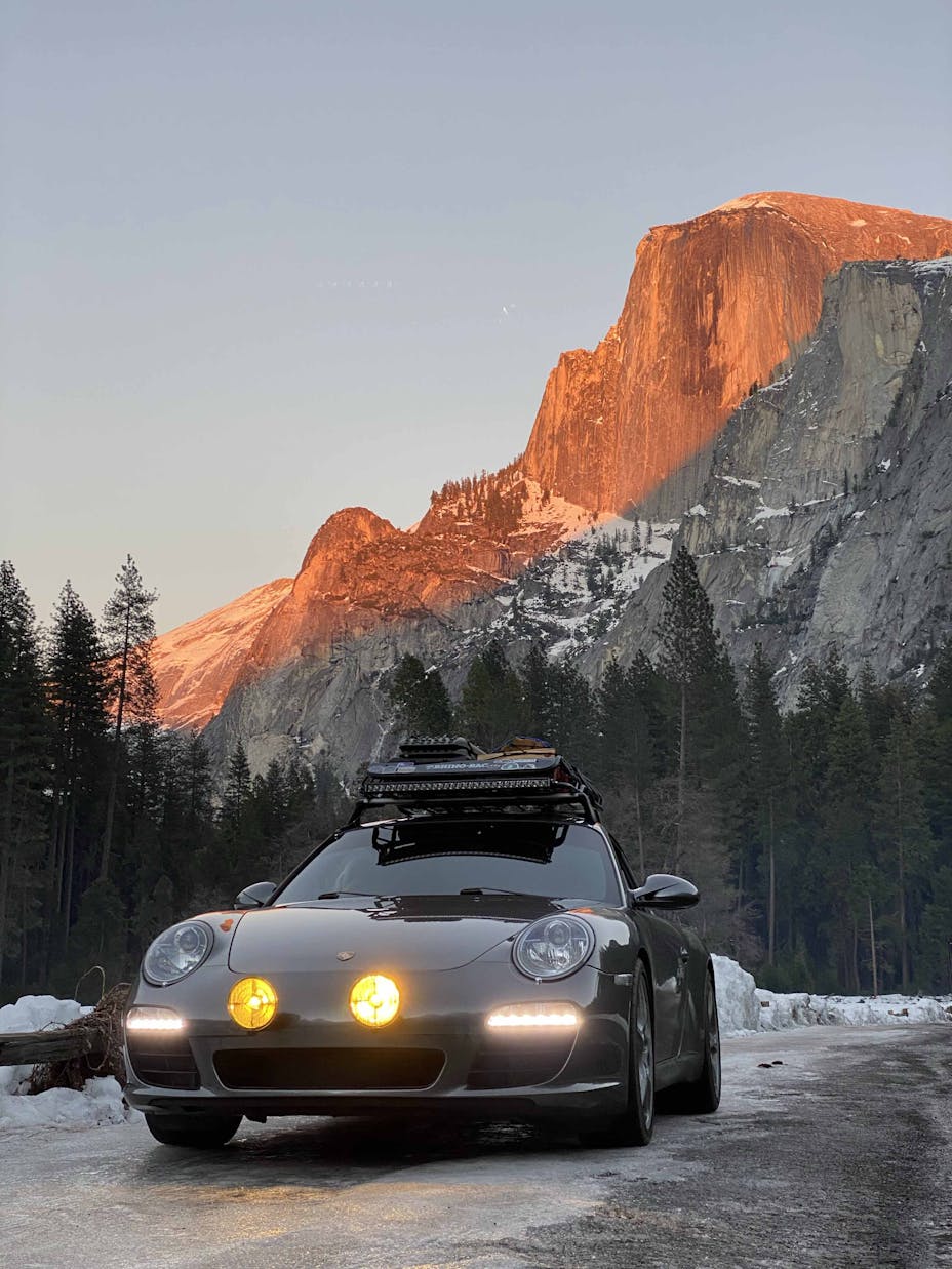 Porsche 911 (type 997), Yosemite’s sunlit Half Dome cliff behind