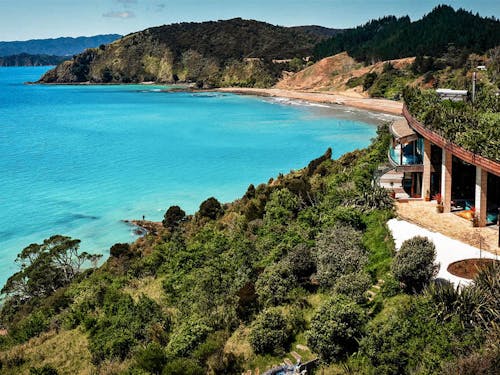 A sustainable hotel on the coast of New Zealand