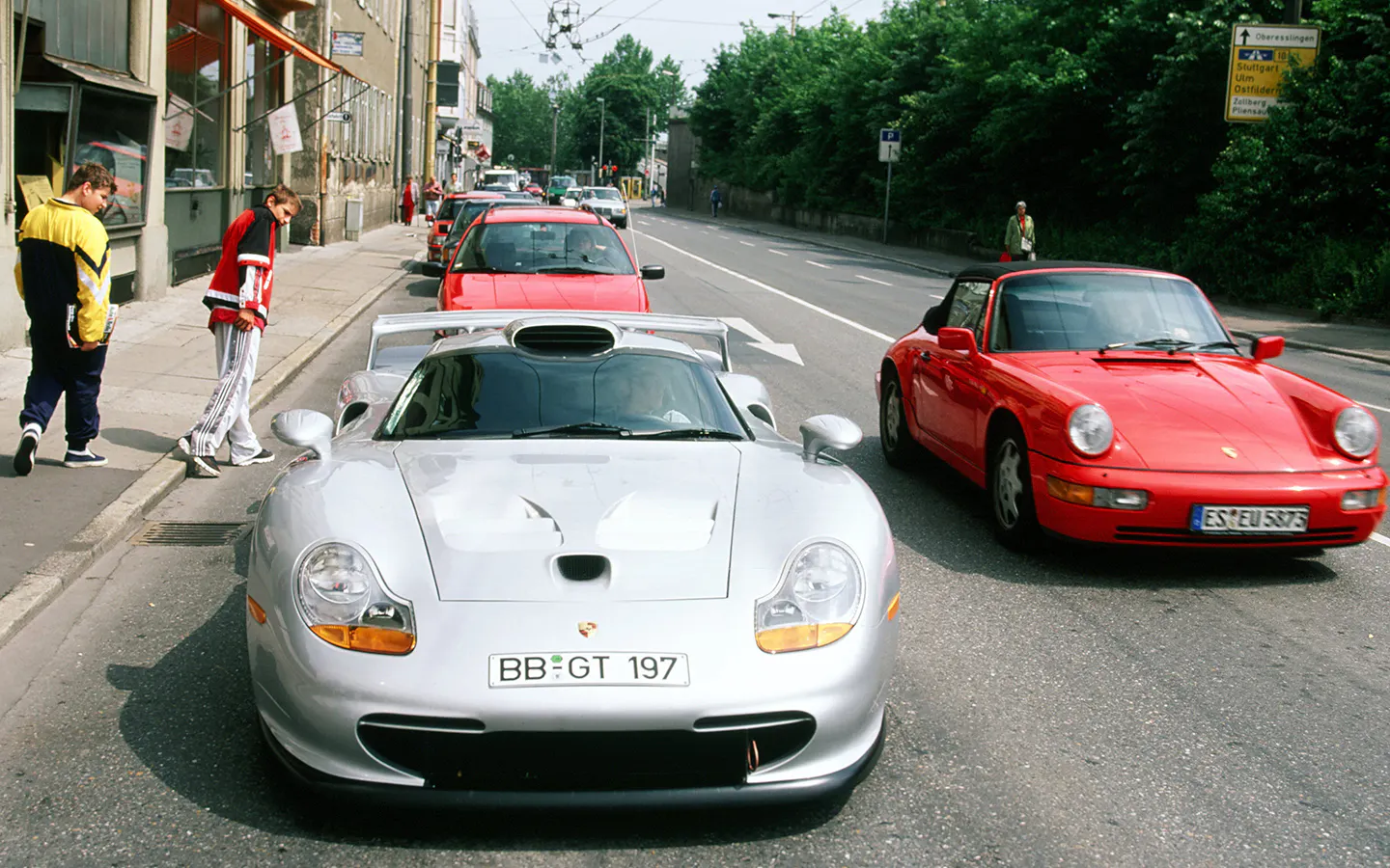 What is the Porsche 911 GT1 Strassenversion hypercar?