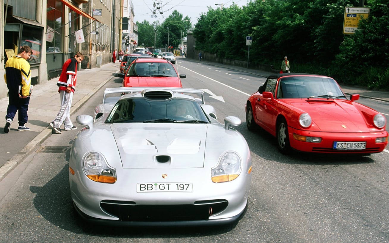 Porsche 911 GT1 Strassenversion with Porsche 964 Cabriolet on road
