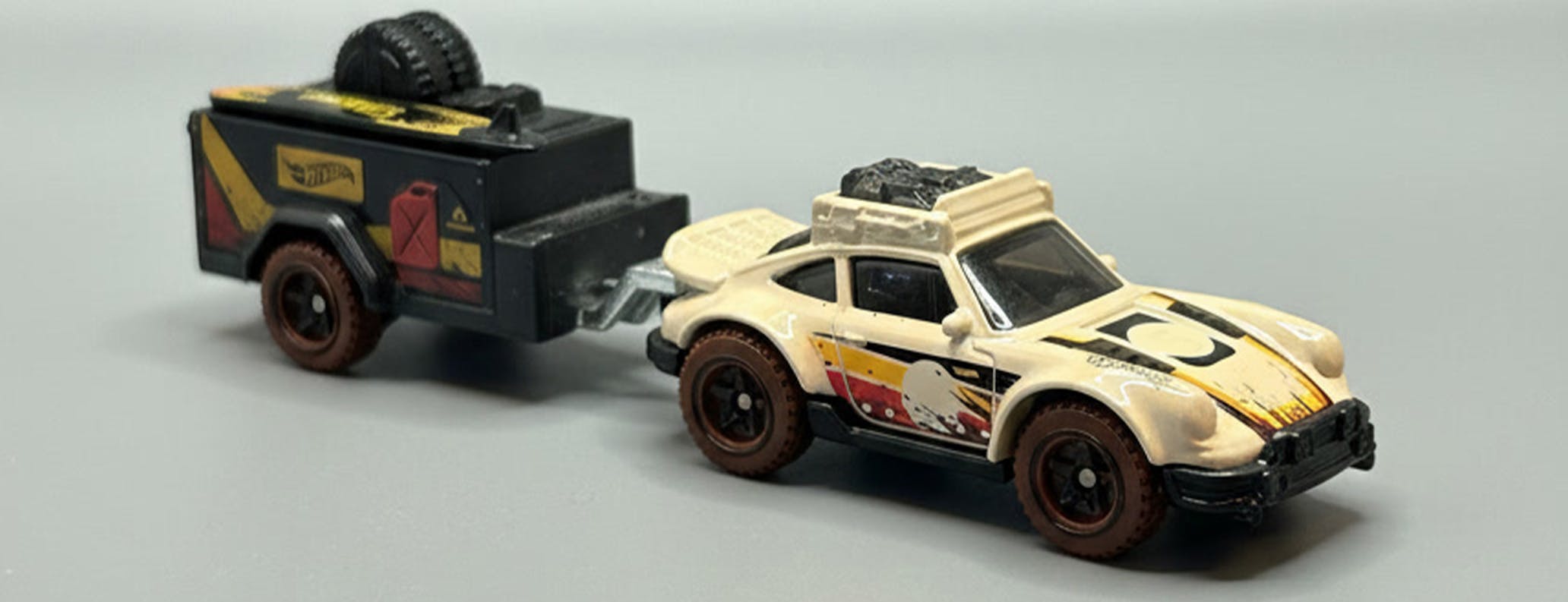 Hot Wheels Porsche off-roader with trailer