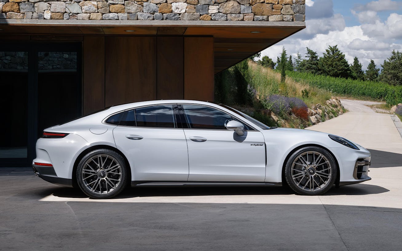 Side view of Porsche Panamera Turbo S E-Hybrid