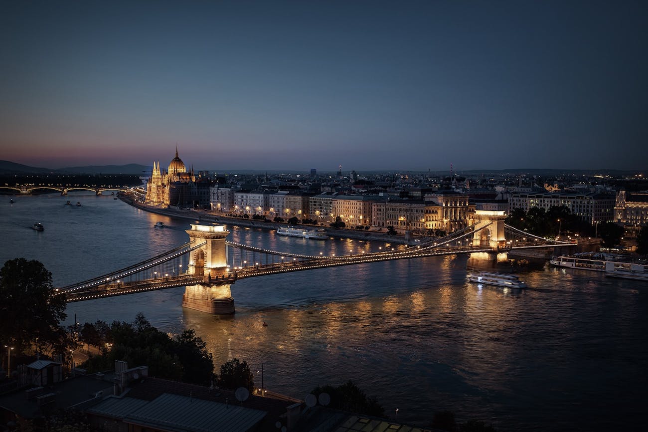 Right in front of your hotel, the majestic 'Széchenyi lánchíd' spans the Danube