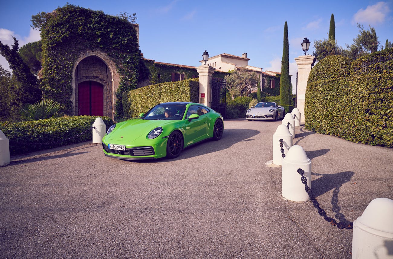 Bright green 911 leaves the hotel