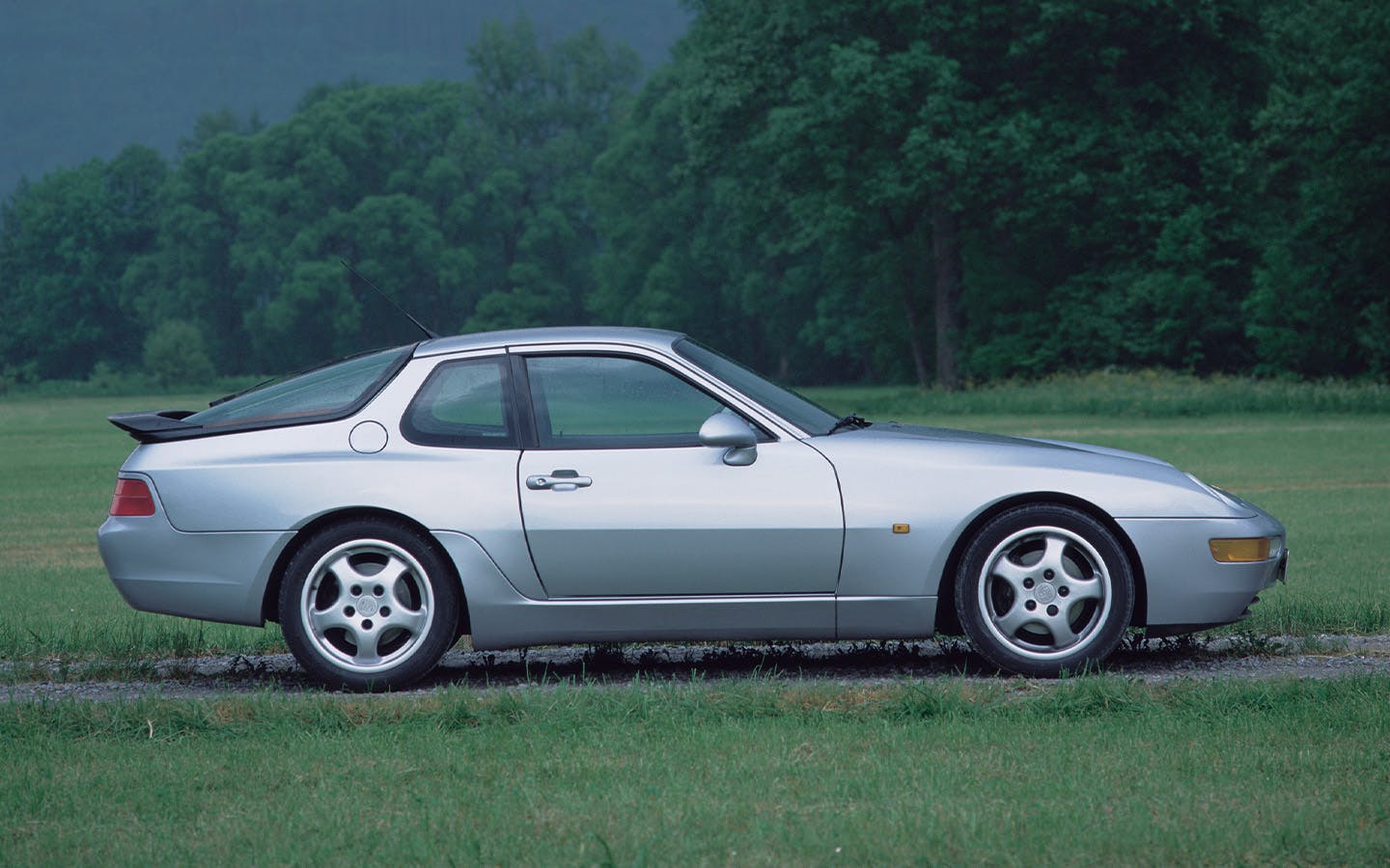 Porsche 968 coupe MY 1993 side view