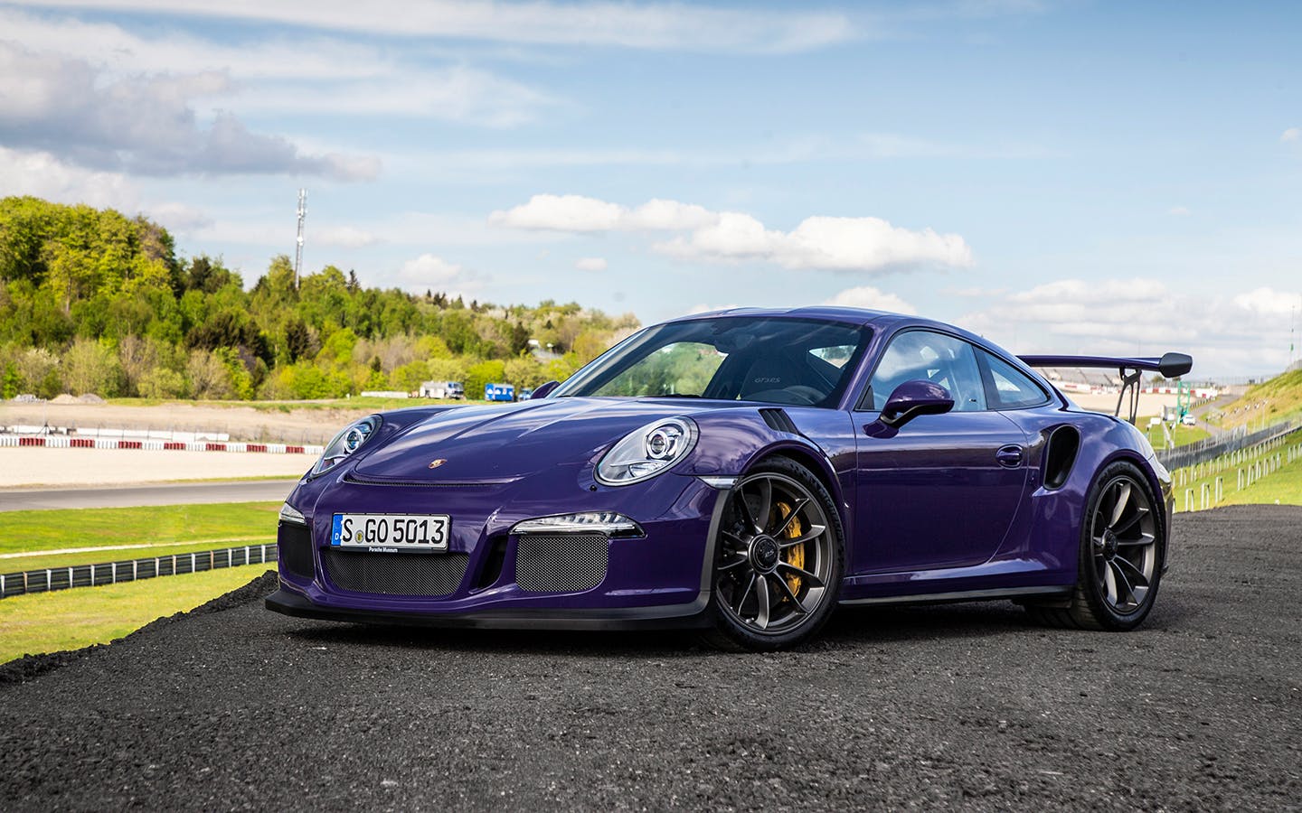 Porsche 911 GT3 RS (type 991.1) by racetrack