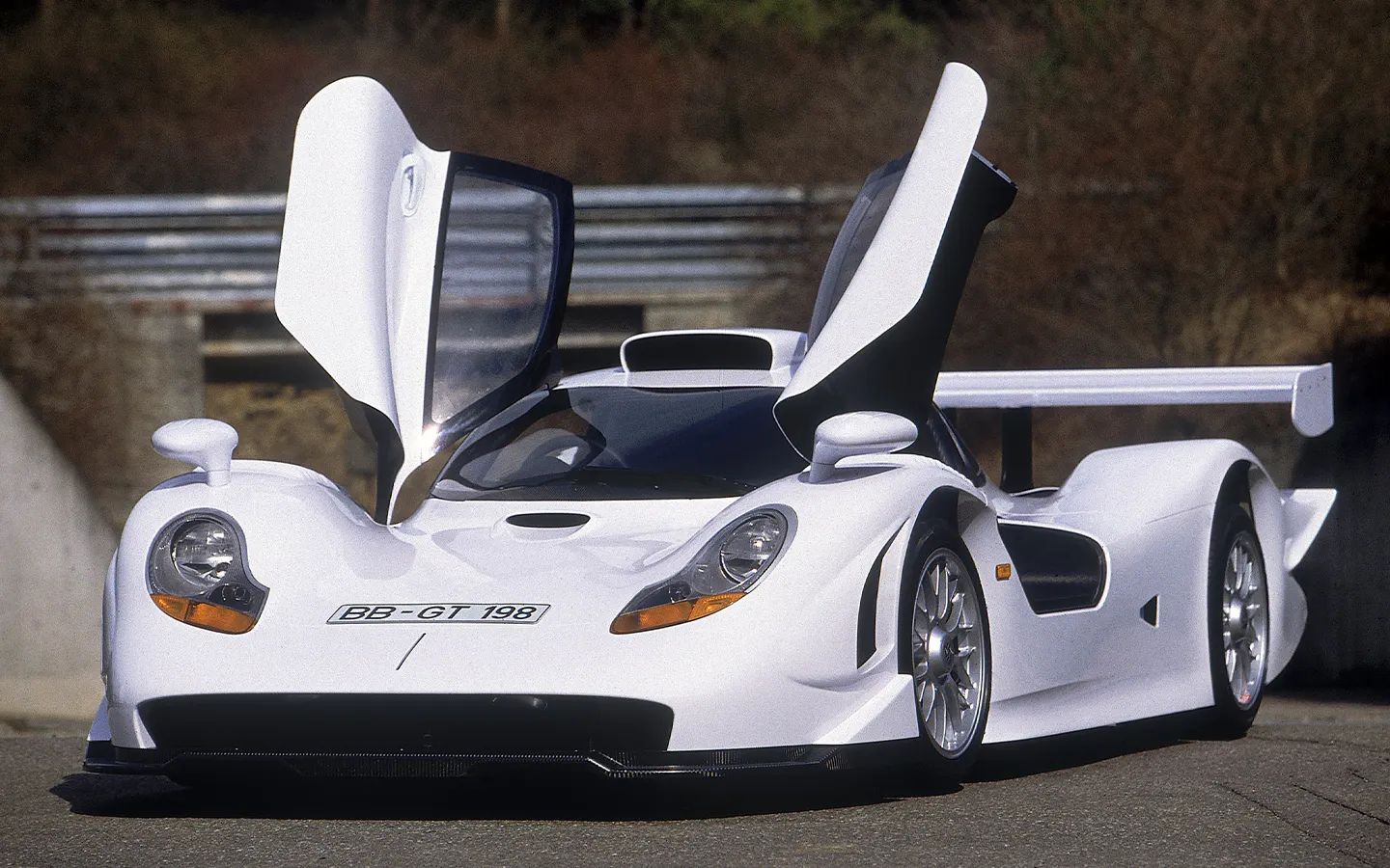 What is the Porsche 911 GT1 Strassenversion hypercar?
