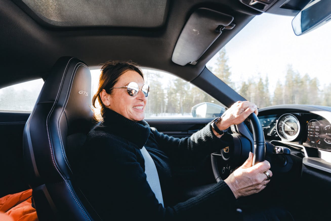 Woman behind the wheel of a Porsche 911 on Porsche Ice Experience