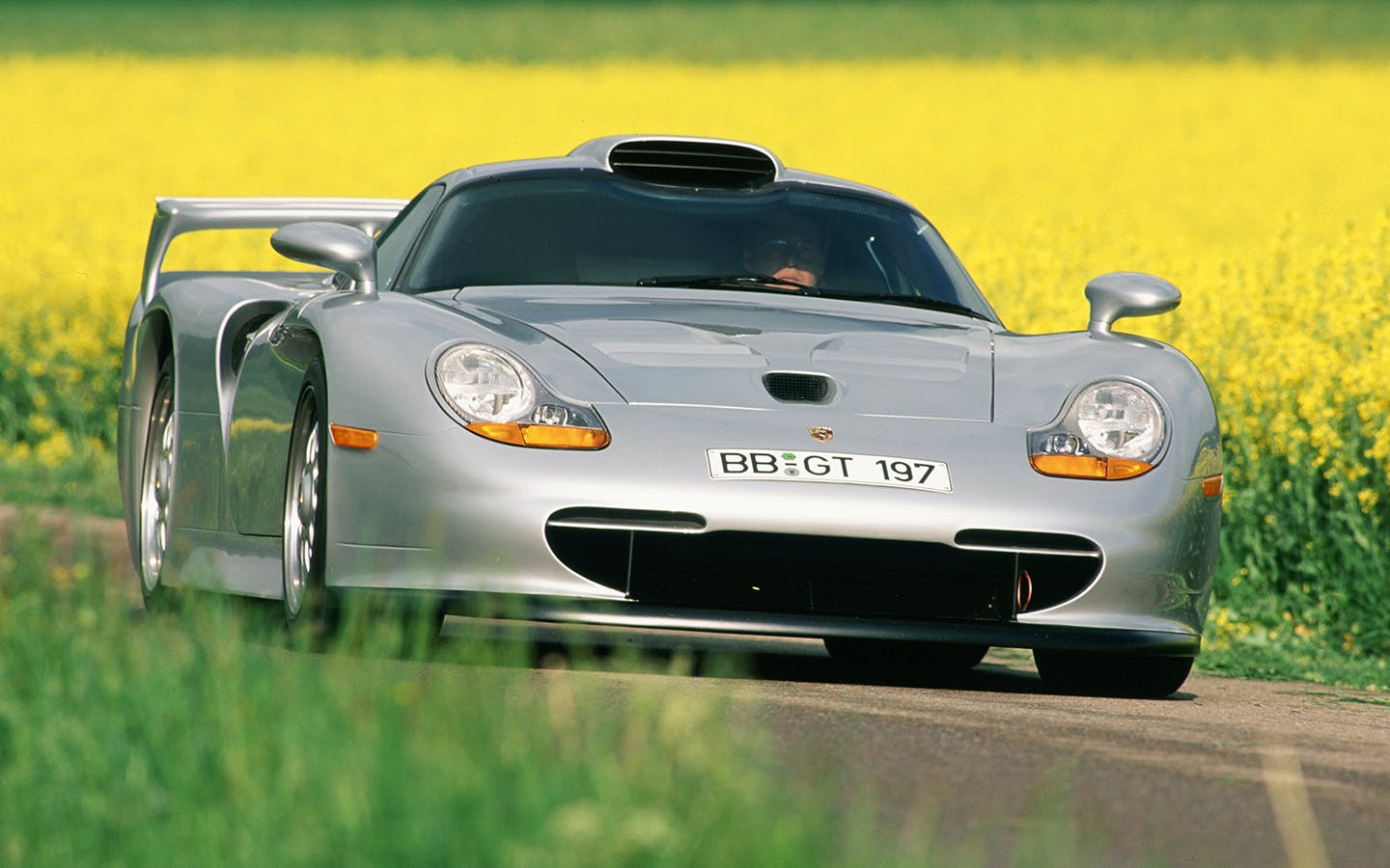 Porsche 911 GT1 Strassenversion on the road, driving past fields