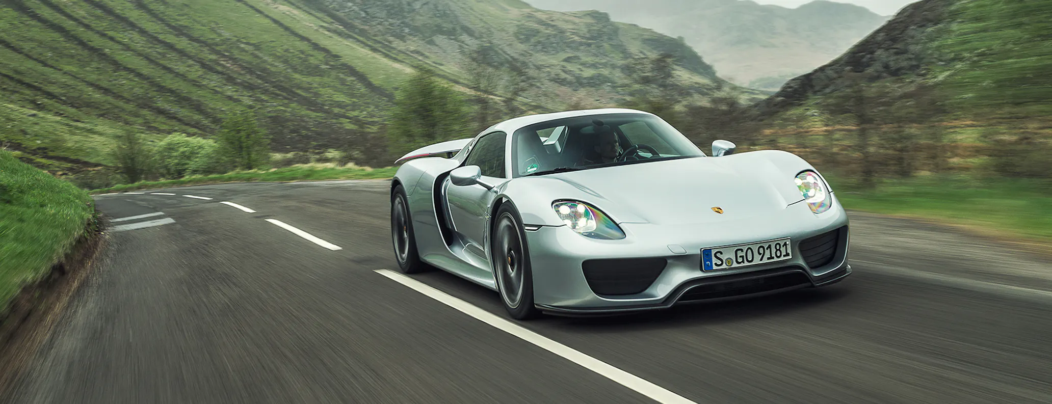 Porsche 918 Spyder in silver on British mountain road_hero desktop