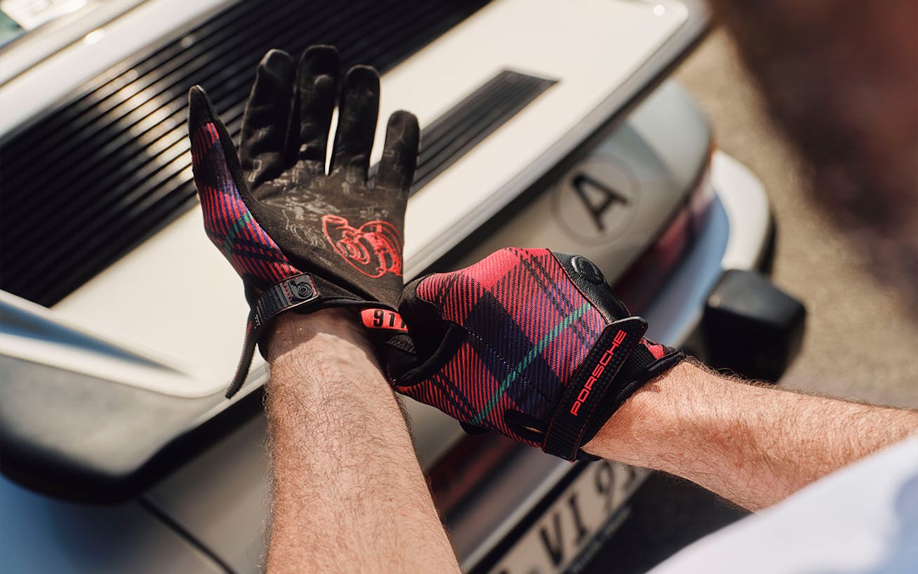 Porsche Classic McLaughlan tartan assembly gloves 