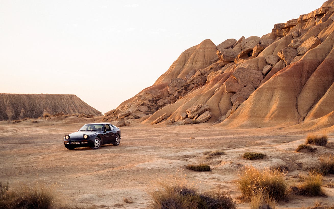 Porsche 944 Turbo in the Bardenas Reales desert, Spain_Porsche Travel Experience