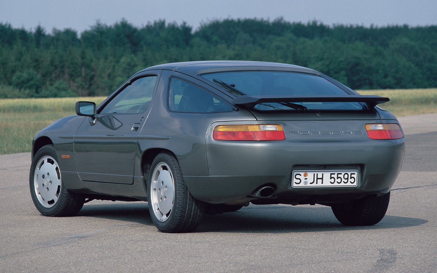 Porsche 928 S4 MY 1987 rear three-quarter view