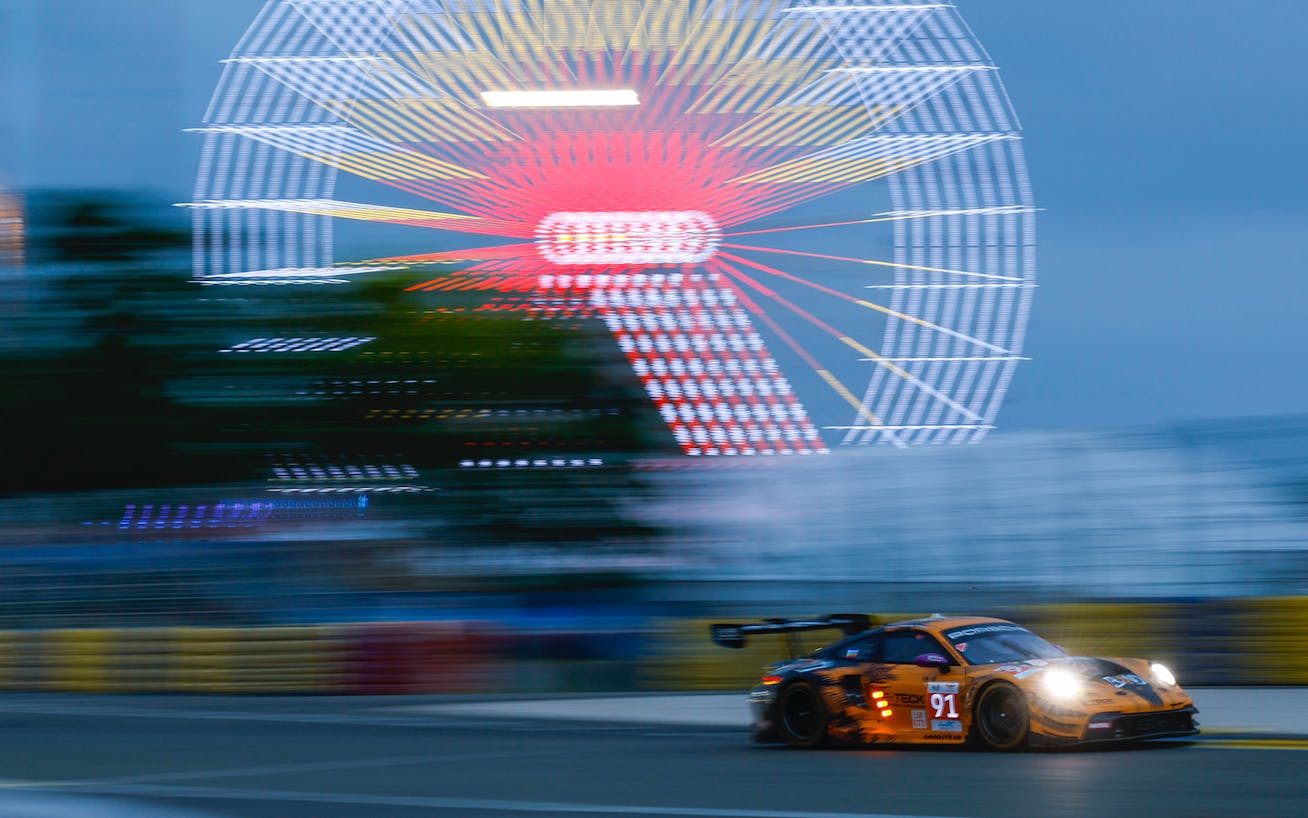 Porsche 911 GT3 R with Ferris wheel at Le Mans