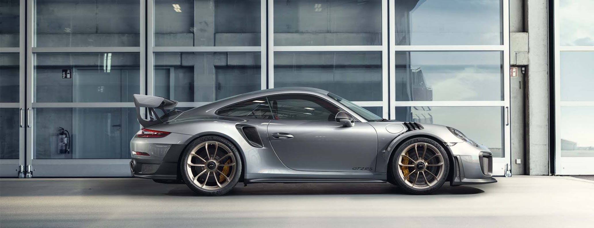 Side profile of Porsche 911 GT2 RS (type 991.2)