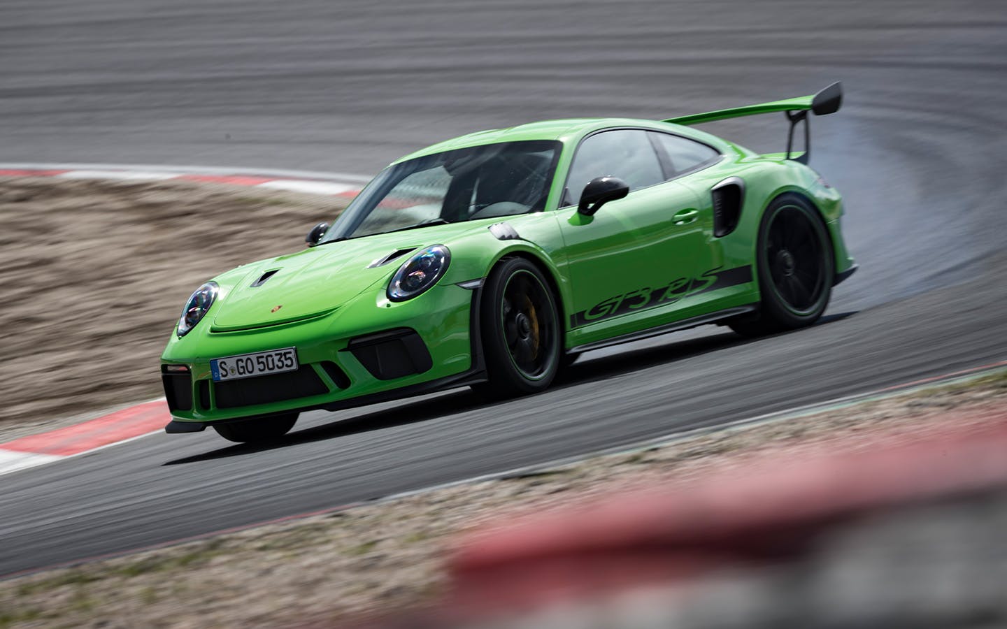 Porsche 911 GT3 RS (type 991.2) sliding through corner