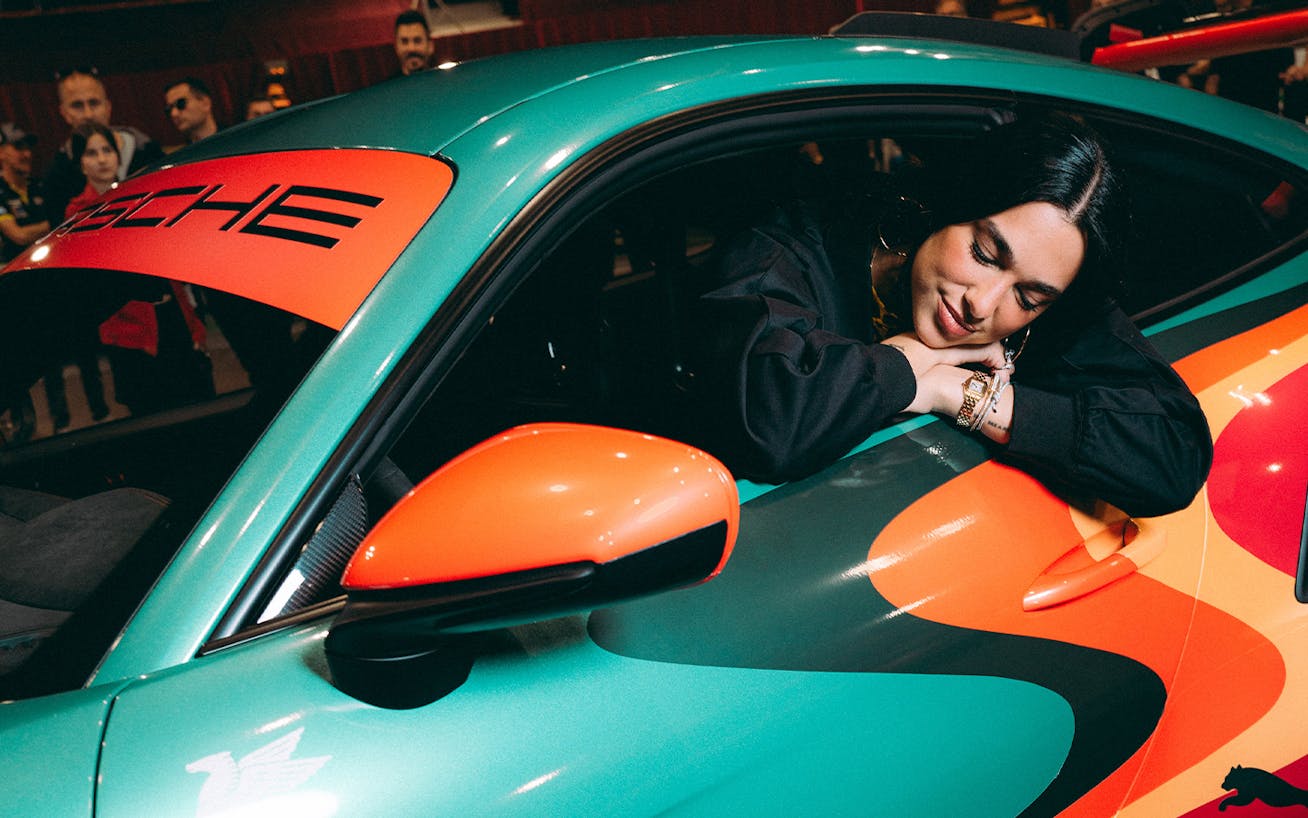 Dua Lipa leaning out of car window, 911 GT3 RS Rennstall