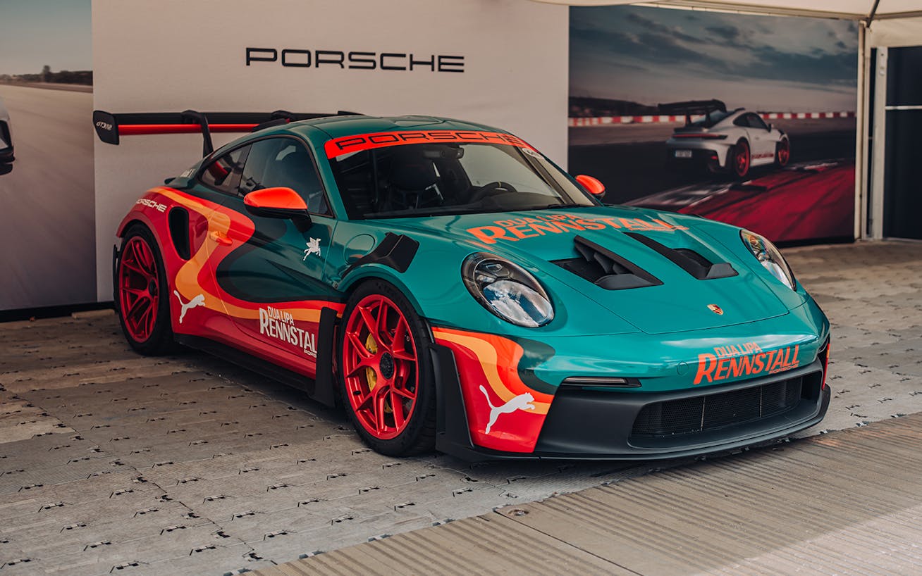 Dua Lipa Rennstall 911 GT3 RS at Goodwood Festival of Speed