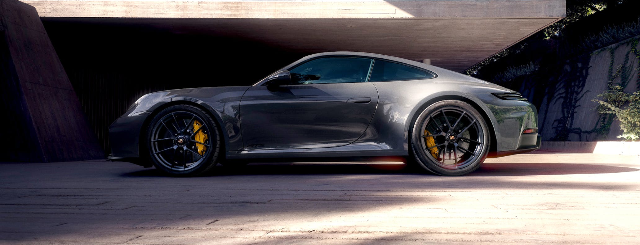 Side profile of new Porsche 911 Carrera GTS (992.2)