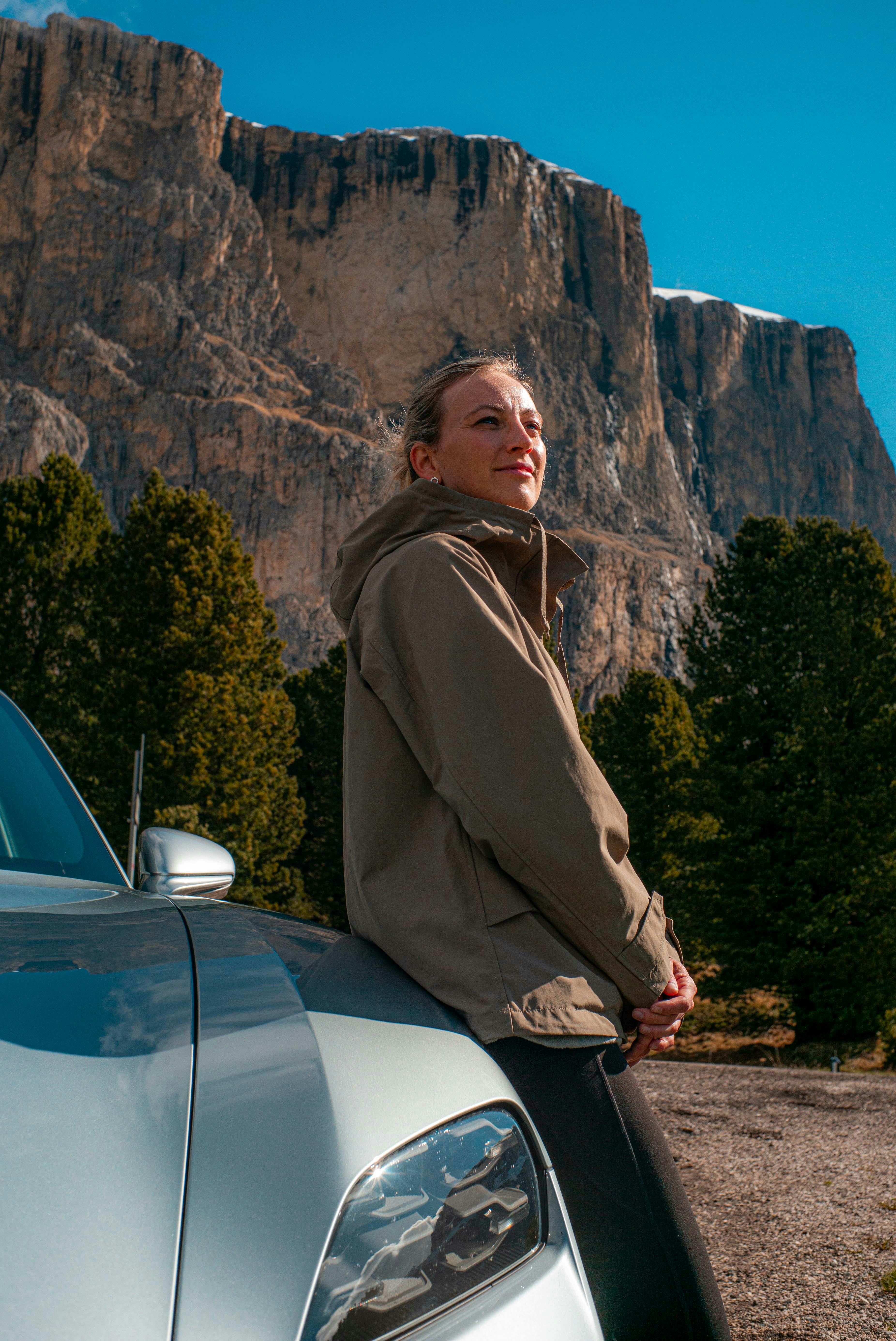 Woman leaing against porsche taycan