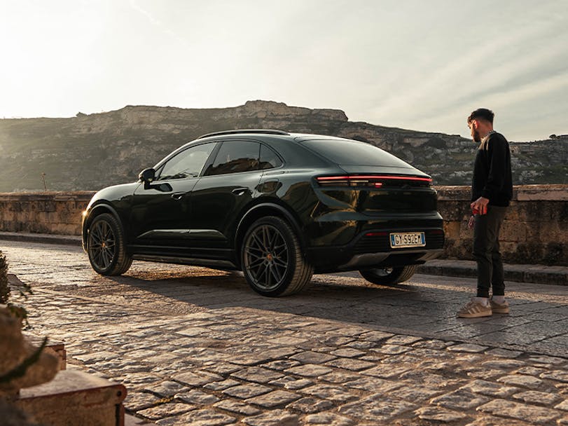 YouTuber Andres Vidoza with Porsche Macan 4S Electric