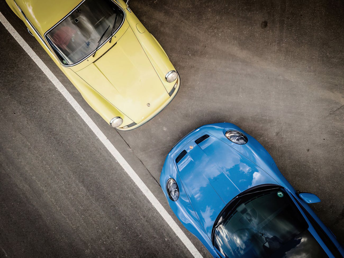 911 RS 2.7 and 911 GT3 viewed from above