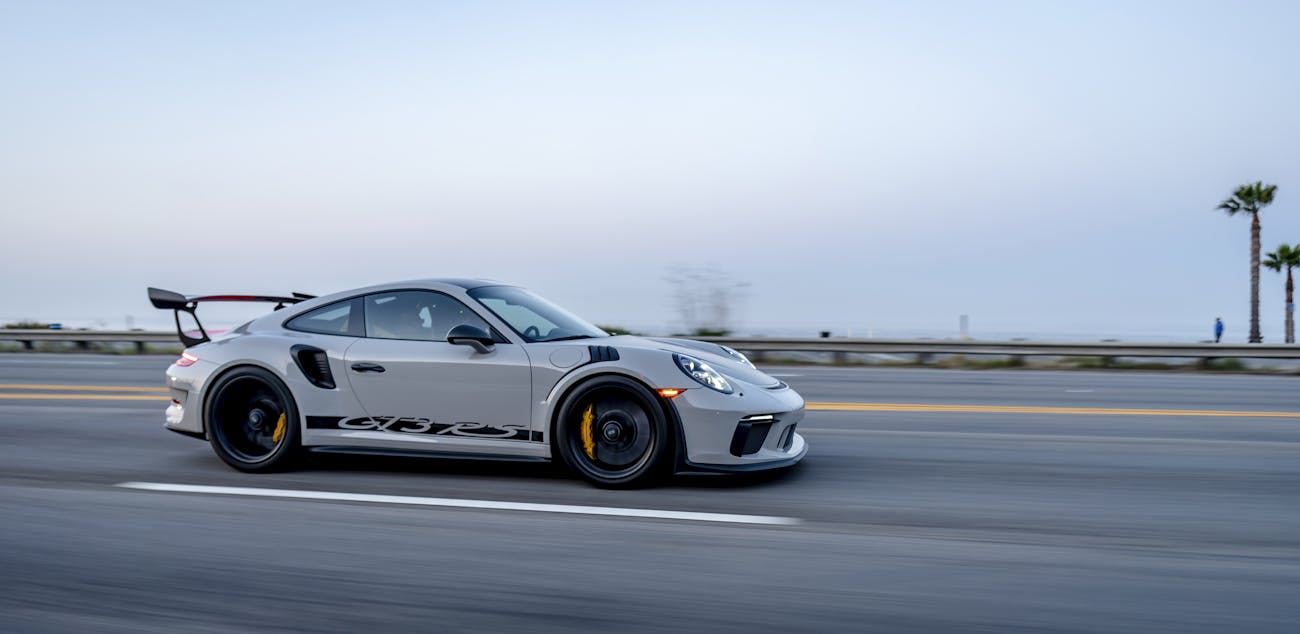 Porsche 911 GT3 RS in crayon with carbon fibre additions