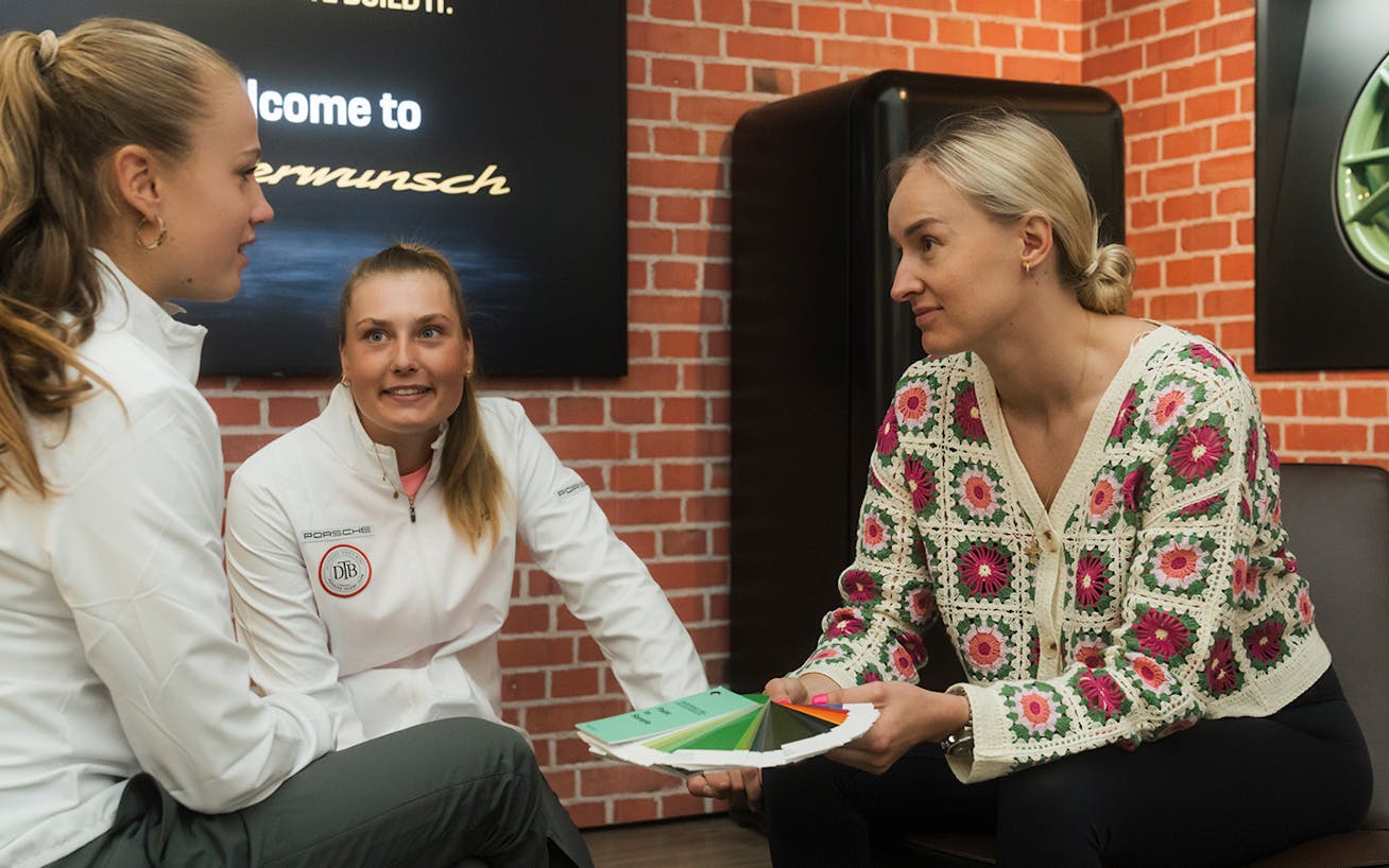 Michelle Gatting and Porsche Talent Team players discuss Porsche colours