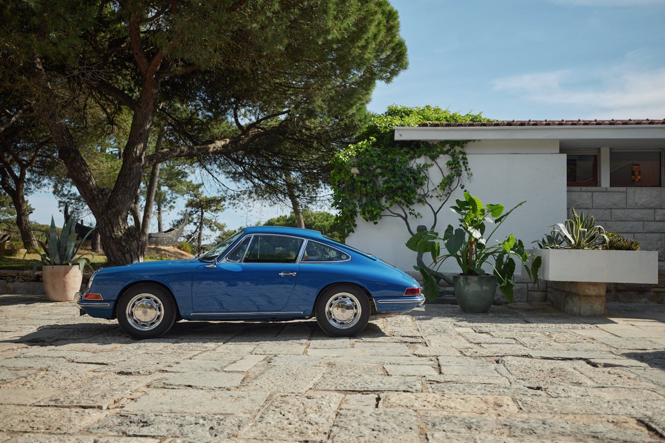 Side view of a classic Porsche 911 