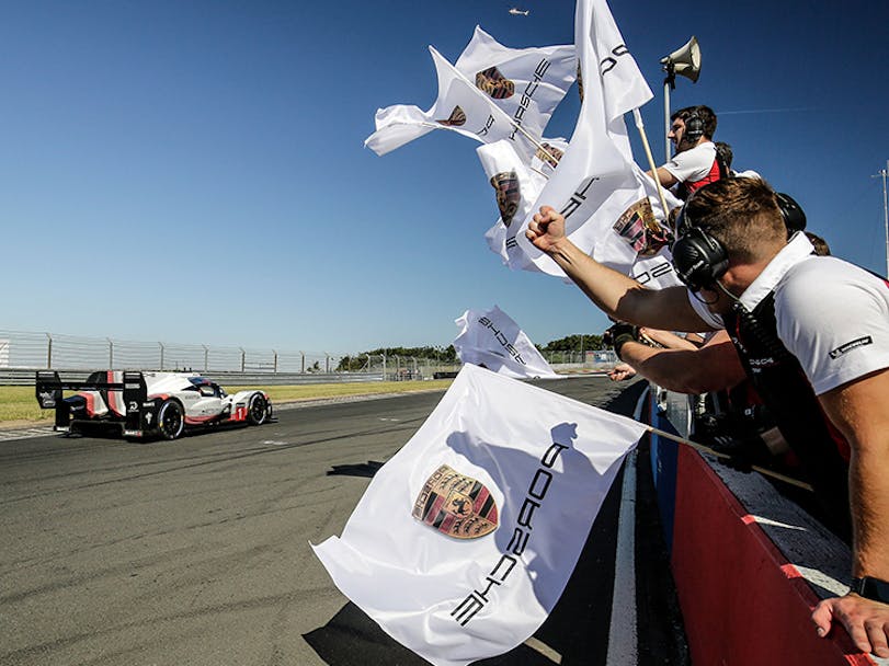 Timo Bernhard breaks Nürburgring Nordschleife lap record in Porsche 919 Hybrid Evo