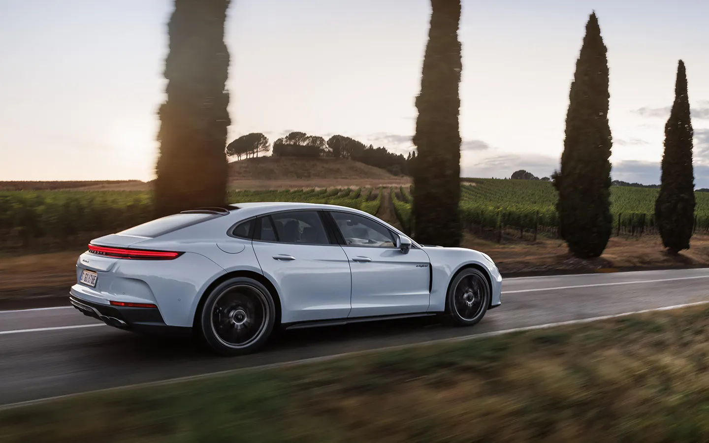 パナメーラターボ Discover the new 2024 Porsche Panamera GTS and Turbo S E-Hybrid