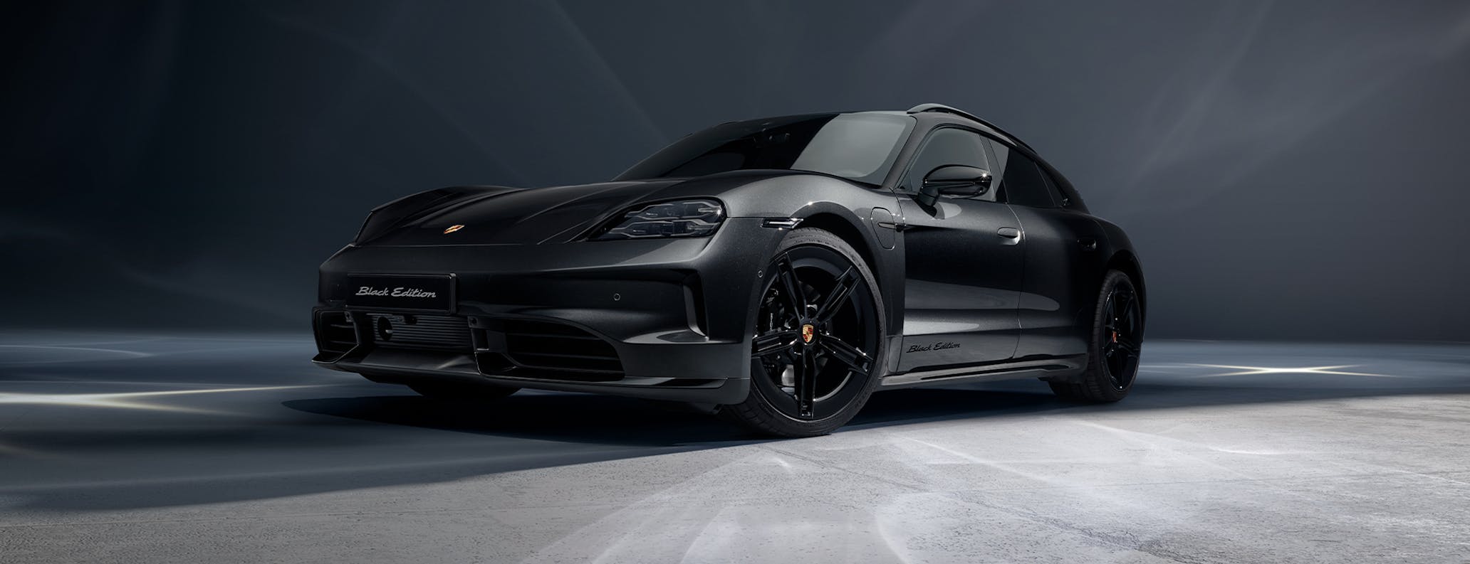 Front three-quarter view of Porsche Taycan Sport Turismo Black Edition
